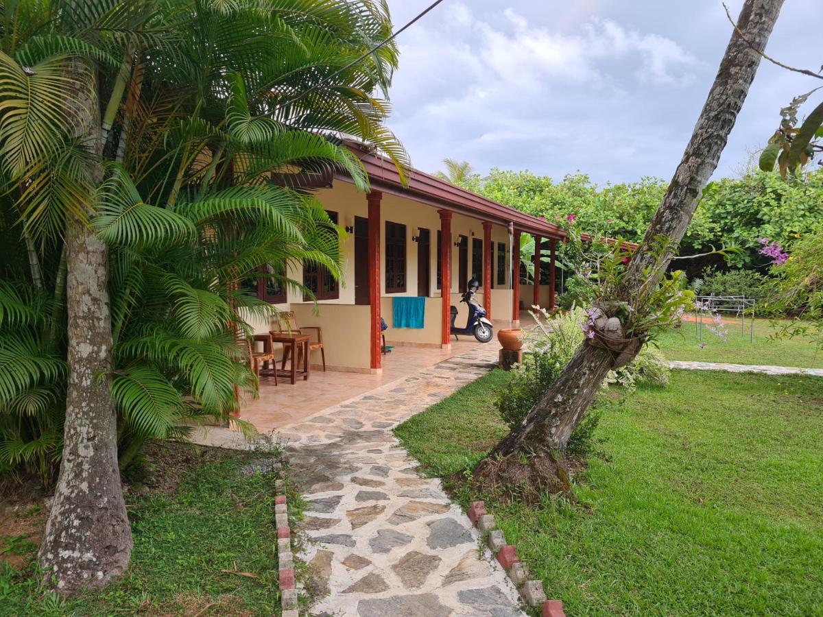 Zum Deutschen Bed & Breakfast Bentota Exterior photo
